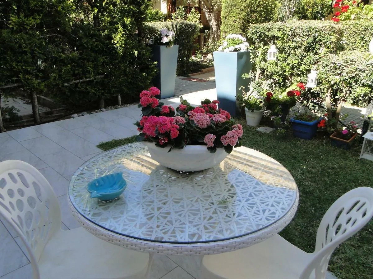 **  Le Vele Bed & Breakfast Campofelice Di Roccella Italy