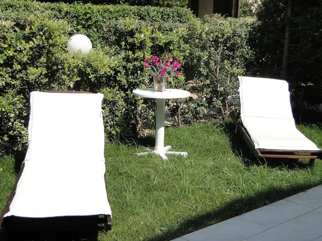 **  Le Vele Bed & Breakfast Campofelice Di Roccella Italy