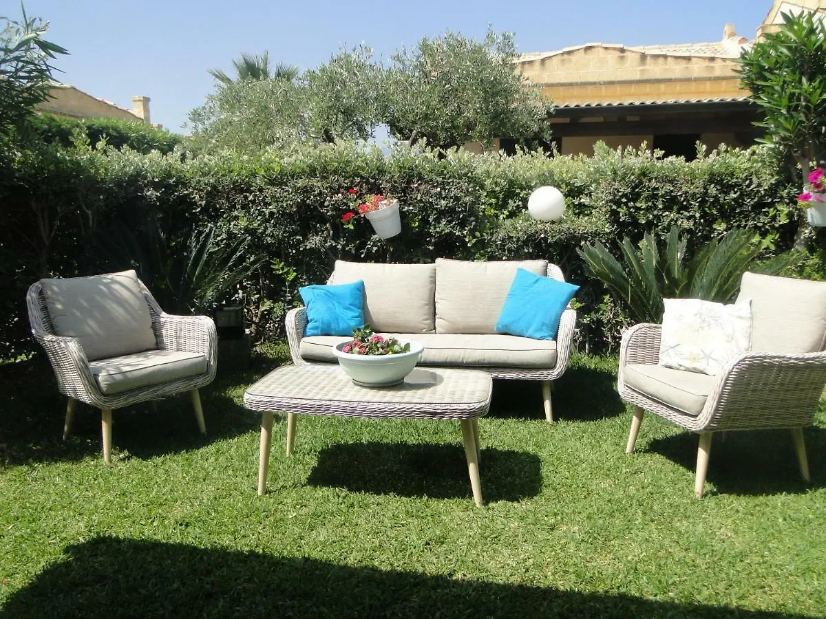 Le Vele Bed & Breakfast Campofelice Di Roccella 2*,  Italy