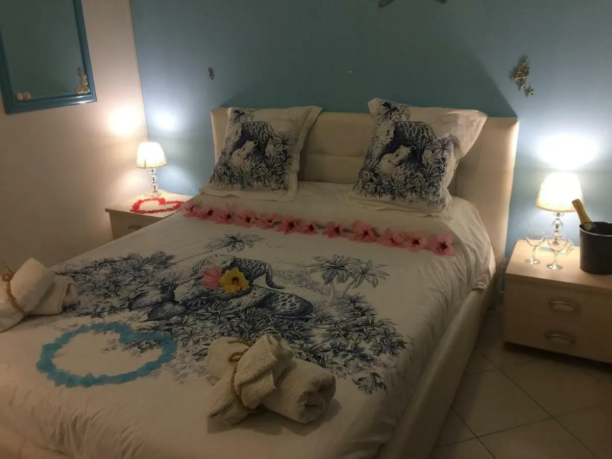 Le Vele Bed & Breakfast Campofelice Di Roccella 2*,  Italy