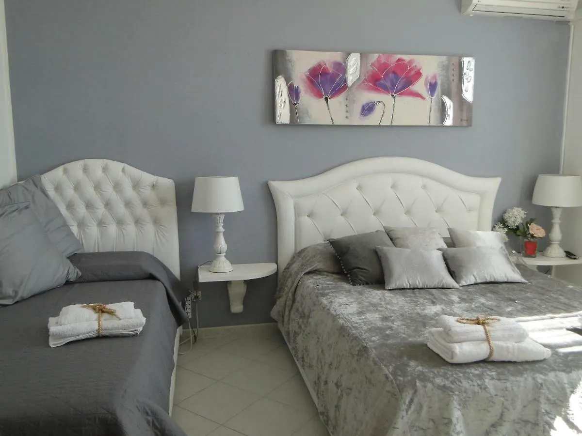 **  Le Vele Bed & Breakfast Campofelice Di Roccella Italy
