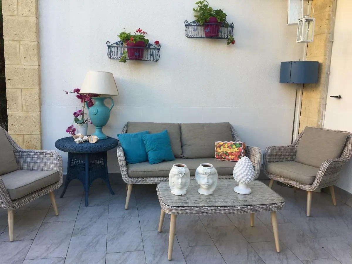 Le Vele Bed & Breakfast Campofelice Di Roccella 2*,
