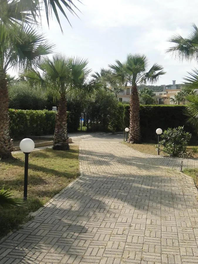 Le Vele Bed & Breakfast Campofelice Di Roccella 2*,  Italy